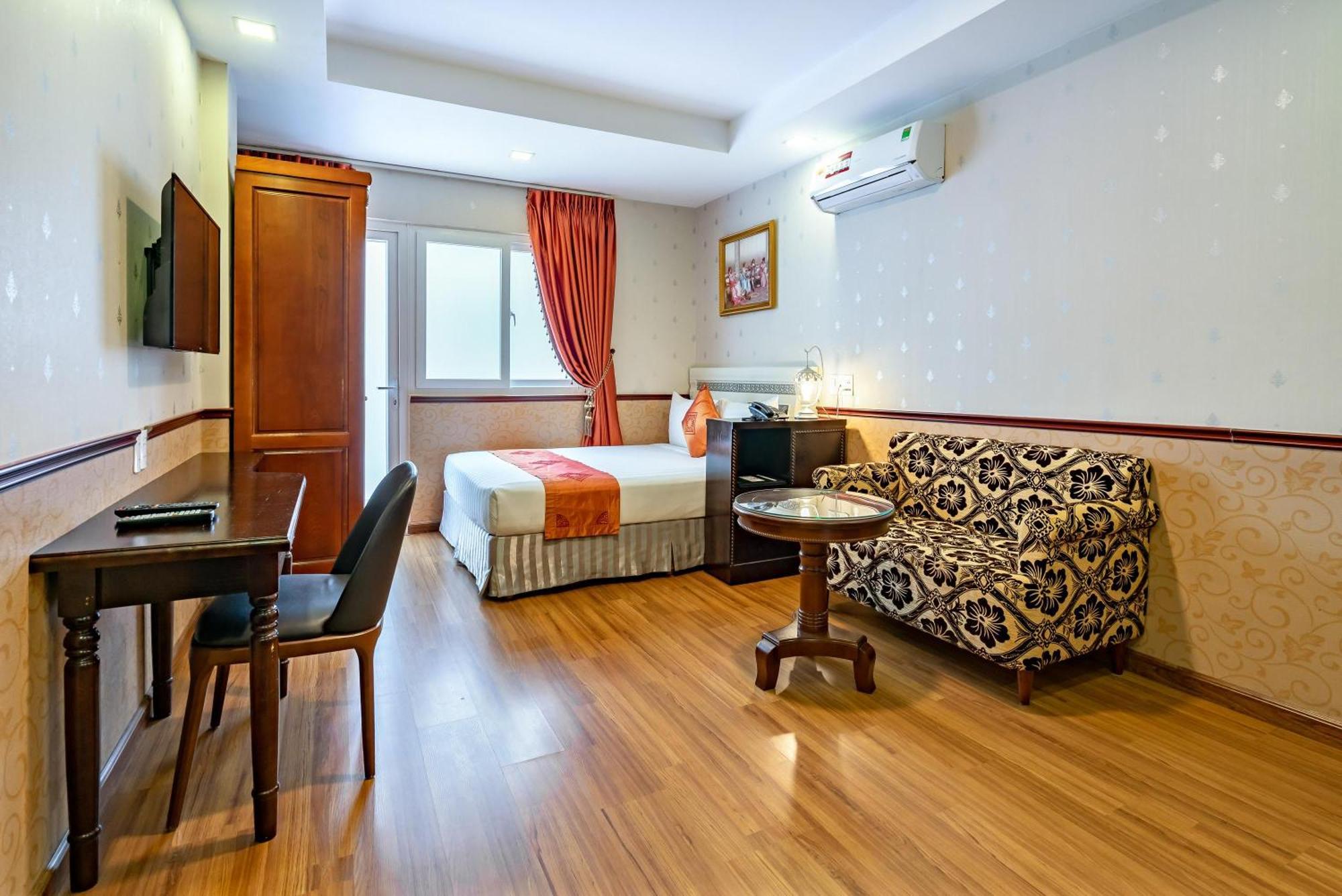 होटल Collection O Emerald Luxury - Near Secc Ho Chi Minh City