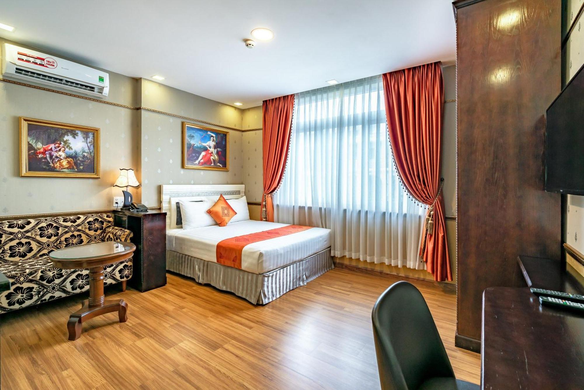 होटल Collection O Emerald Luxury - Near Secc Ho Chi Minh City