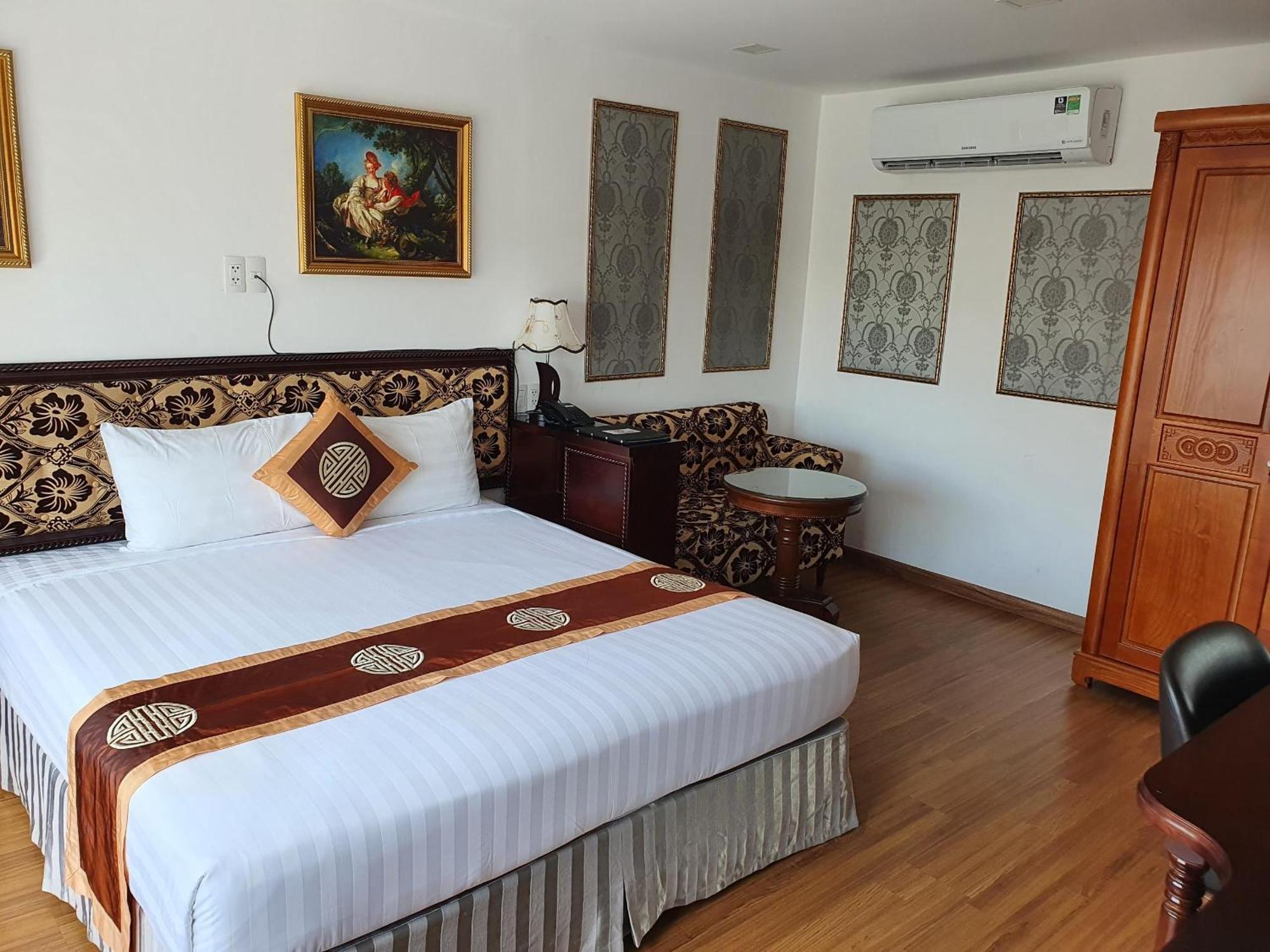 Collection O Emerald Luxury - Near Secc होटल 3*