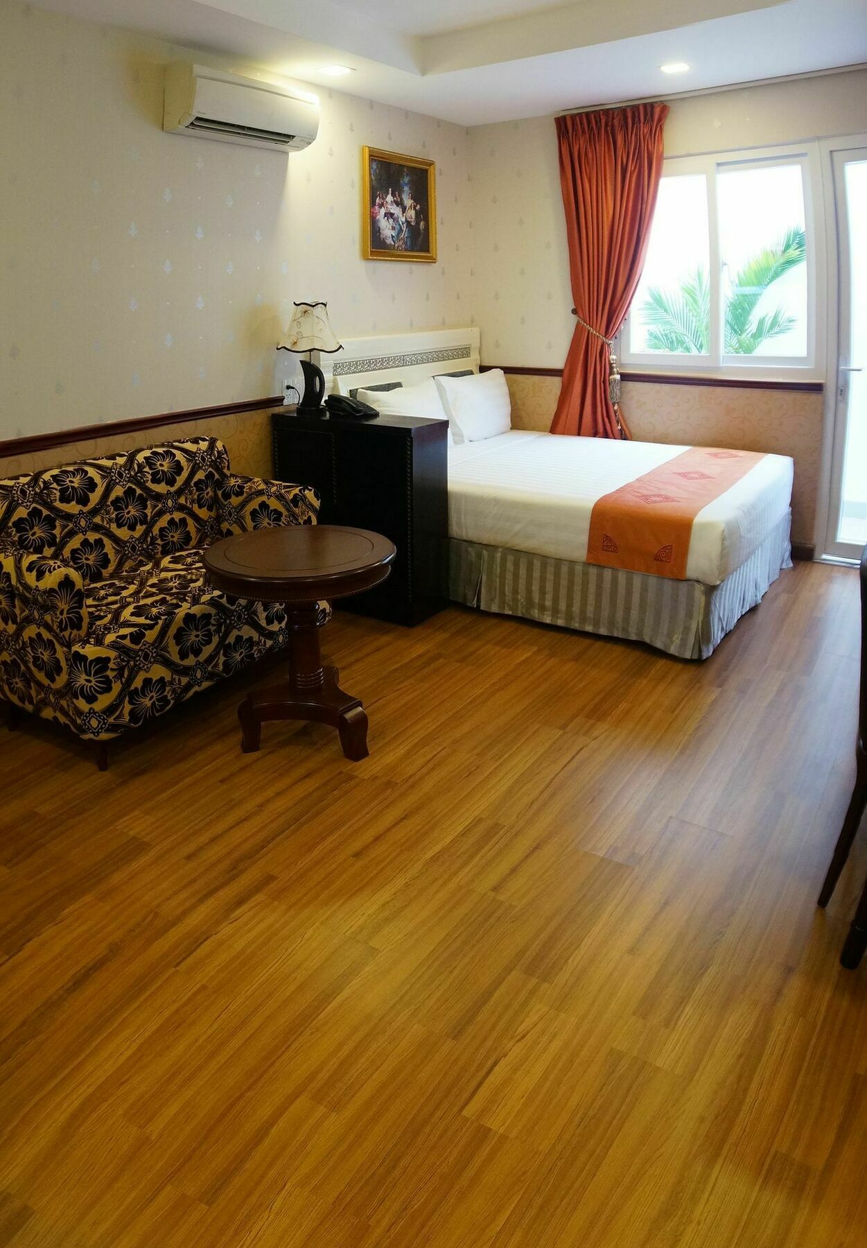 होटल Collection O Emerald Luxury - Near Secc Ho Chi Minh City